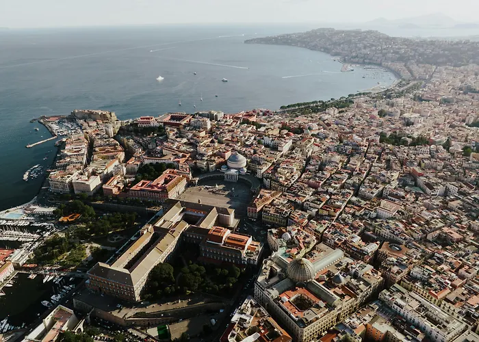 Bed and Breakfast Hub Ferroviario - 12 Posti Letto Per Il Tuo Gruppo A Napoli Con Wifi E Netflix