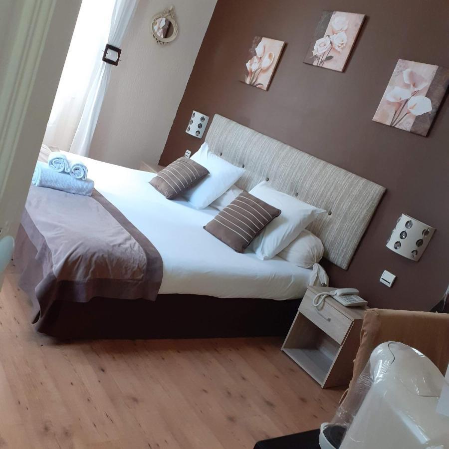 Chambre Double - Vue sur Piscine