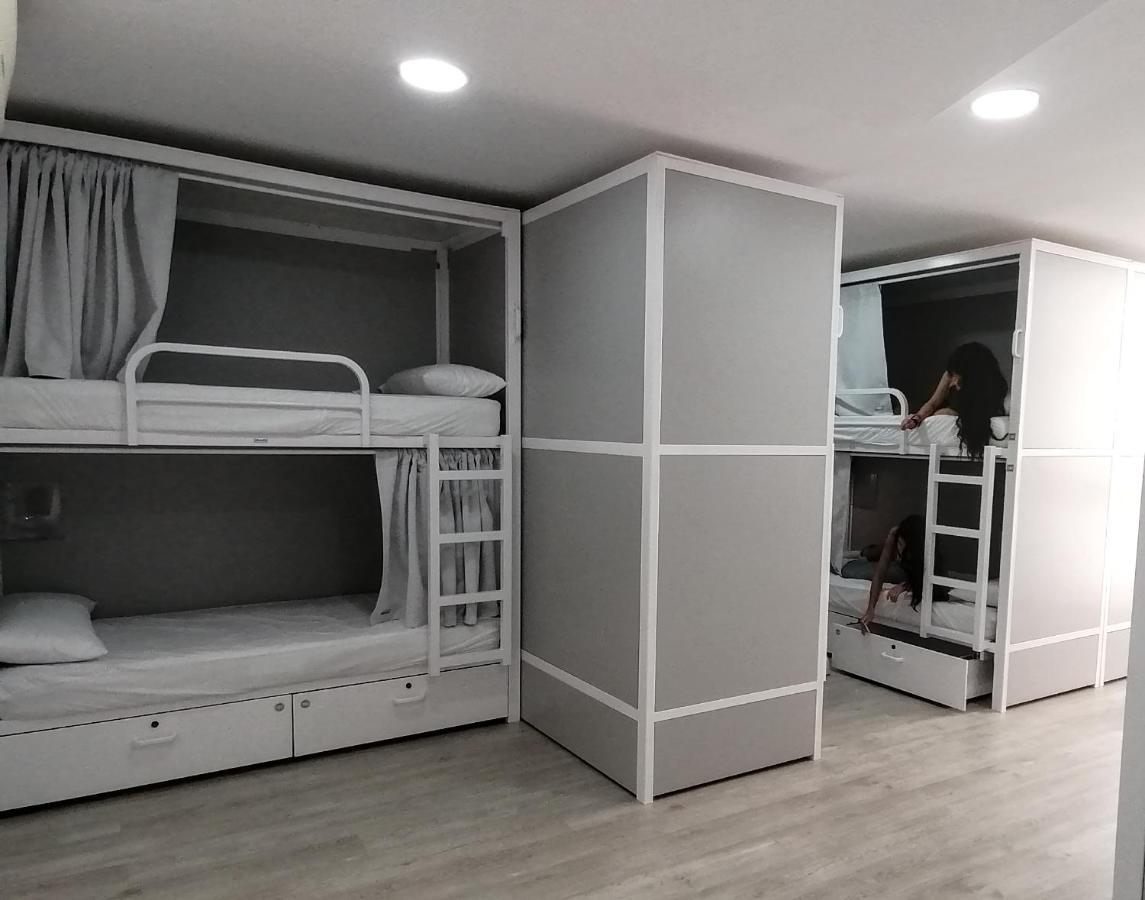 Lit Simple dans Dortoir Mixte de 16 Lits