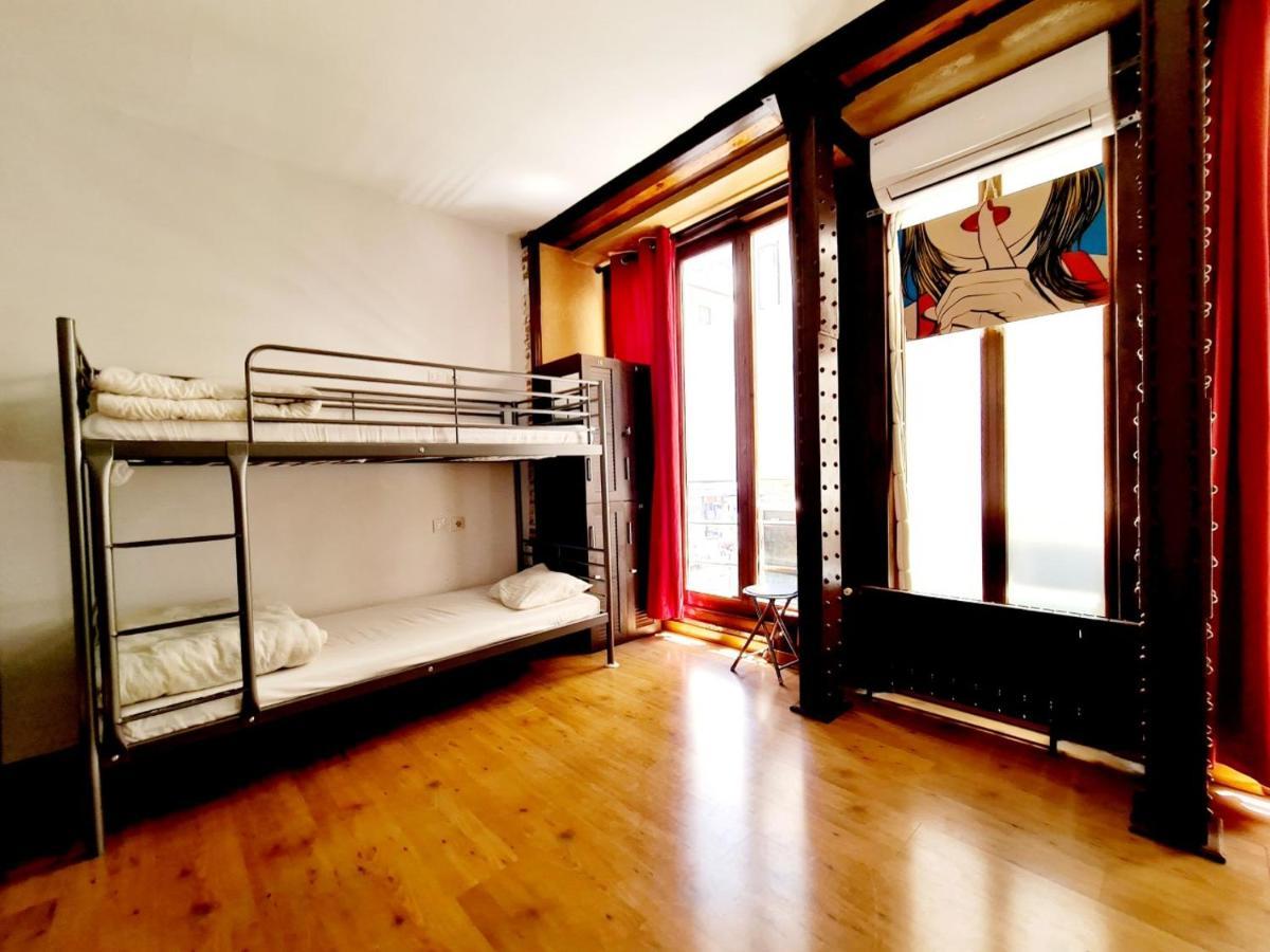Cama em Dormitório Misto com 6 Camas
