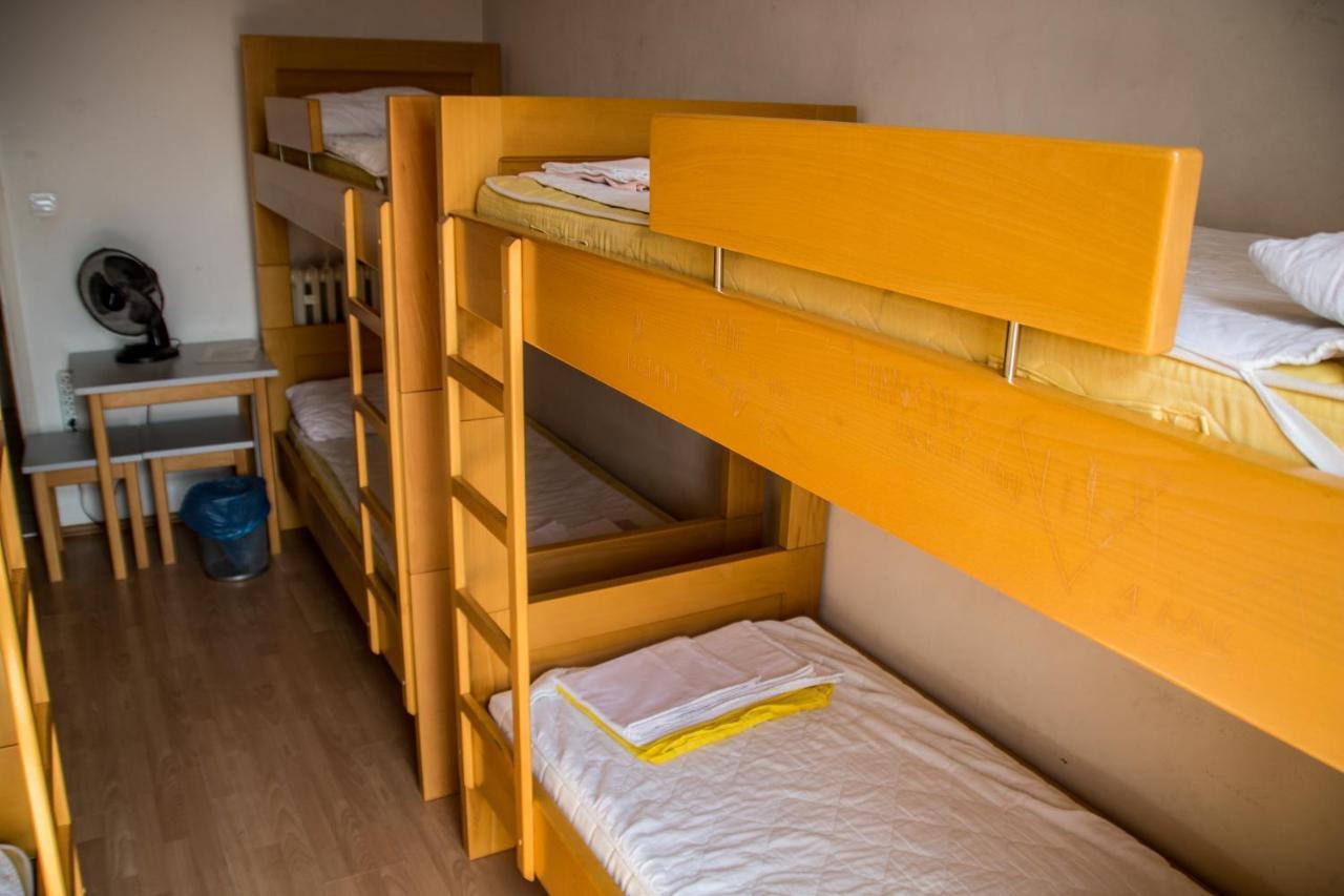 Single Bed 6-Bed Dormitory Room