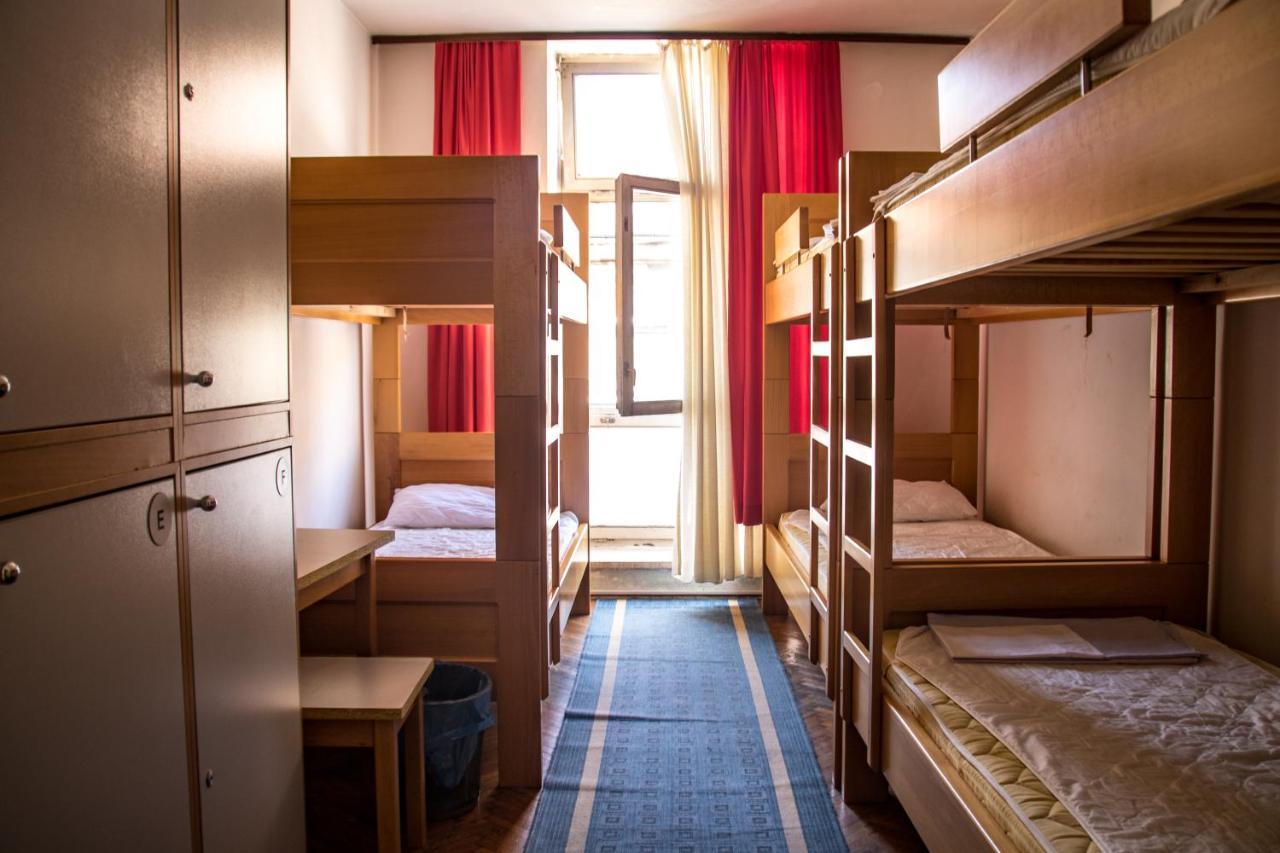 Single Bed 6-Bed Dormitory Room