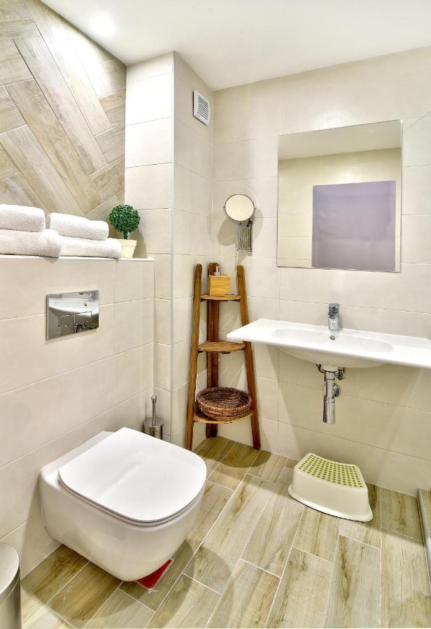 Superior Double Room with Balcony,1011523453:JPEG