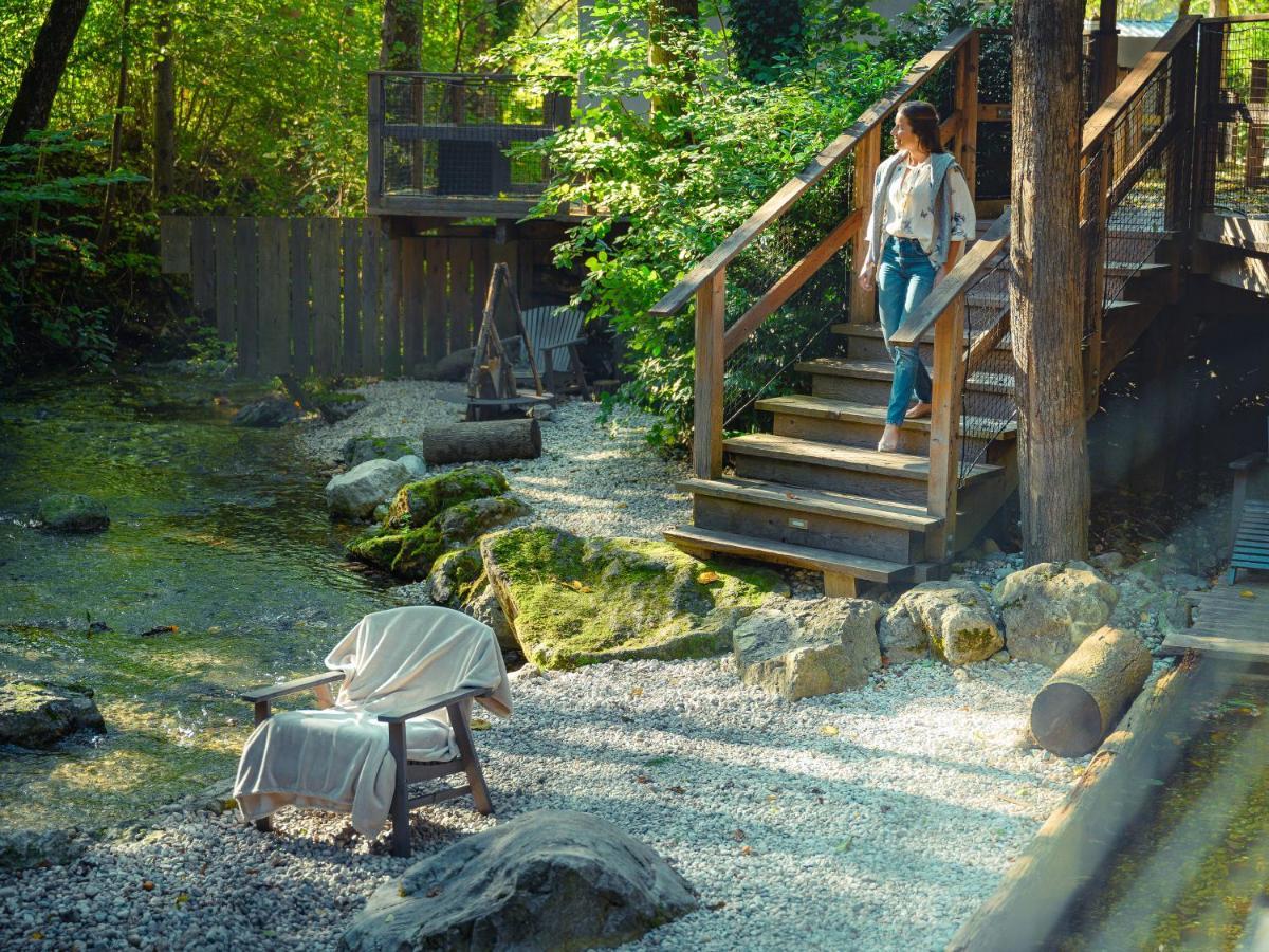 Tente Rivière avec Salle de Bains Commune