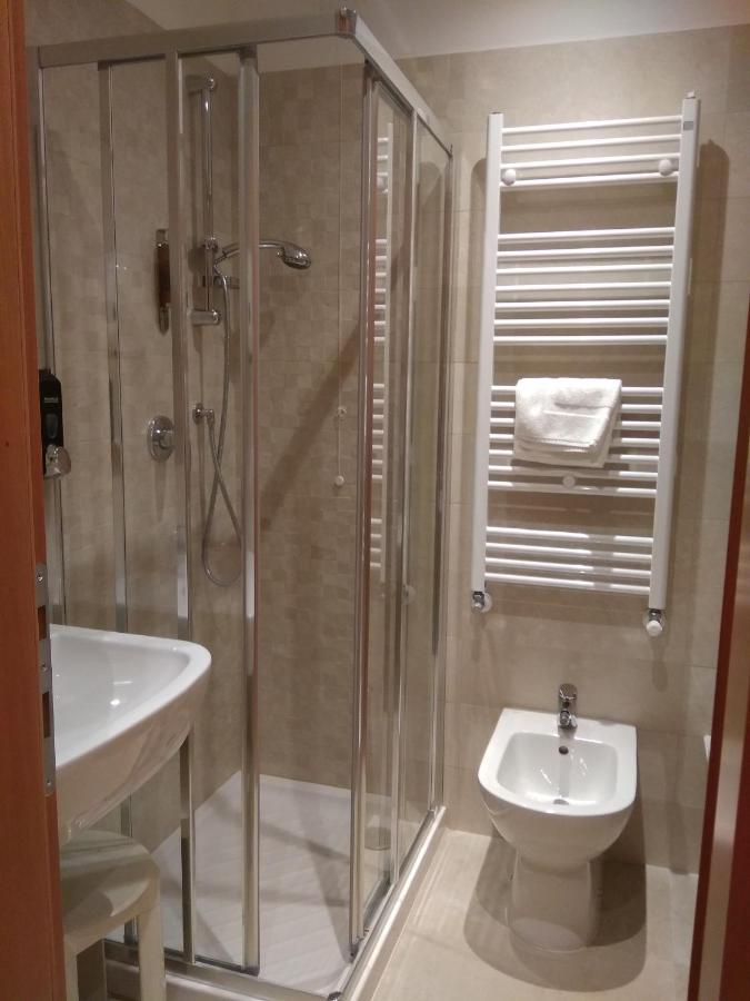 Vierbettzimmer mit privatem externen Bad
