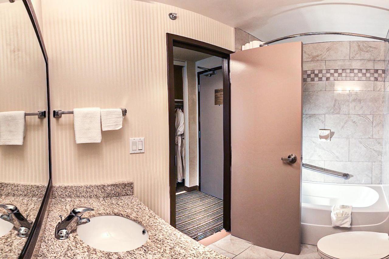 King Suite Non-Smoking