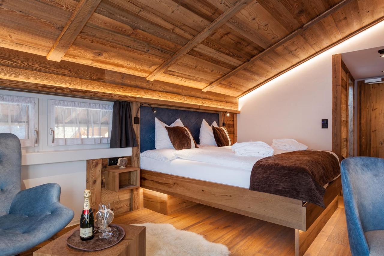 Double Room with Balcony East,1067931109:JPEG