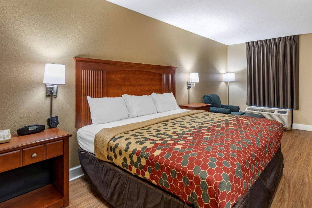 Standard Room, 1 King Bed, Non Smoking,1039819123:JPEG