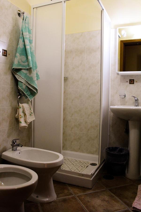 Camera Matrimoniale Deluxe (2 Adulti + 1 Bambino)