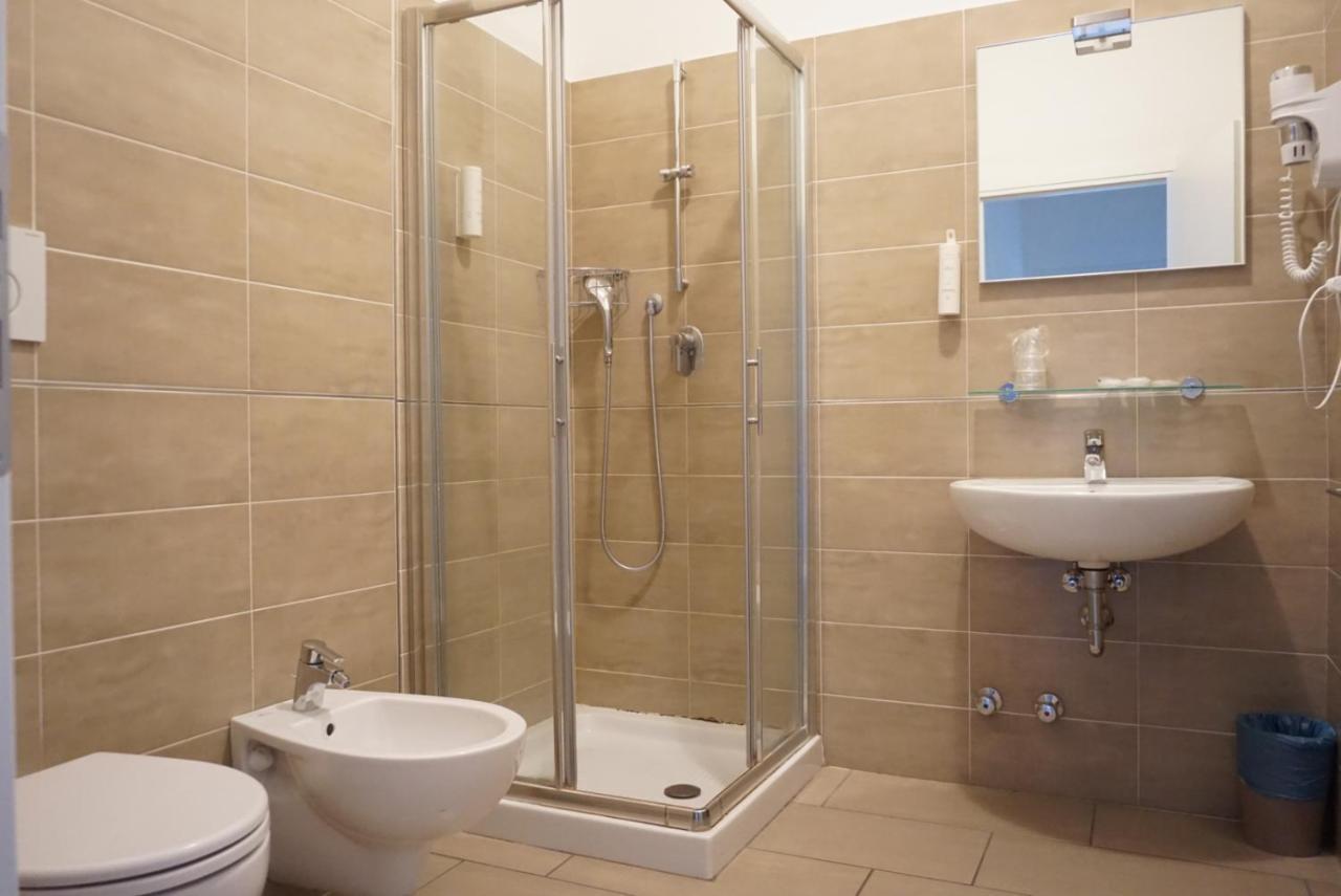 Camera Familiare con Bagno Privato
