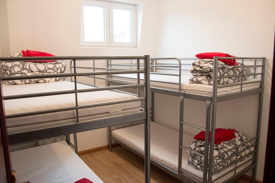 Bed in Male Dormitory Room,1057248388:JPEG