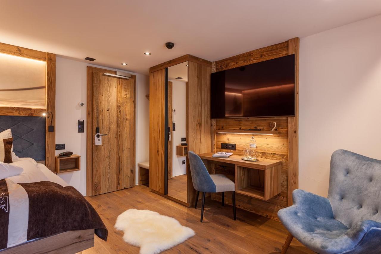 Single Room with Balcony,1067931088:JPEG