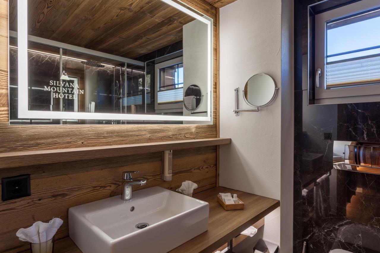 Single Room Balcony,1067935744:JPEG