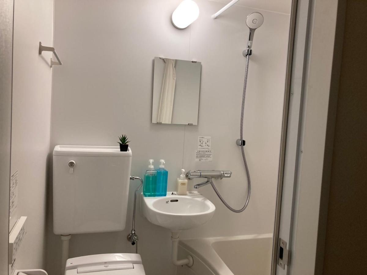 Single Room with Private Bathroom - Non-Smoking