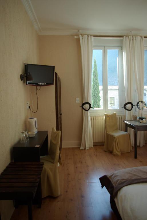 Chambre Triple - Vue sur la Piscine