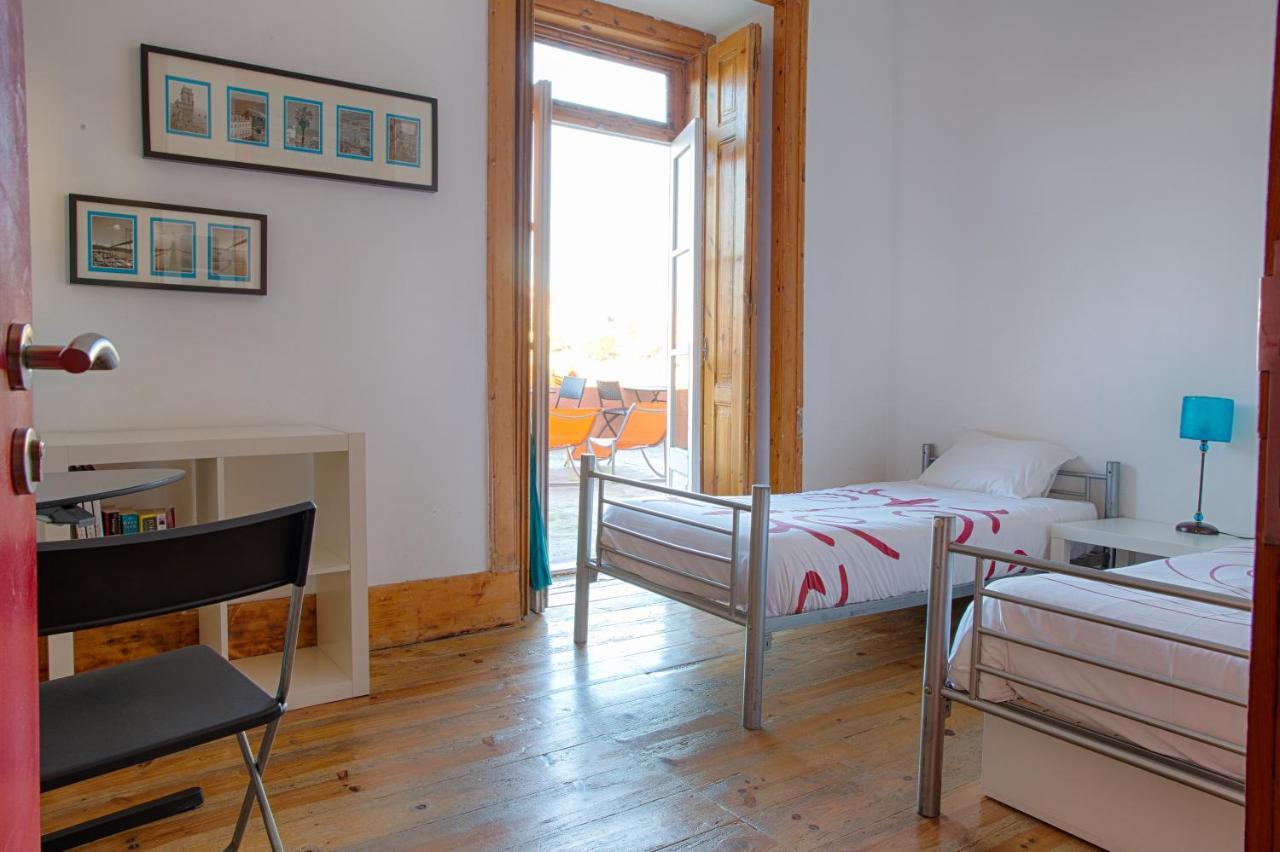 Quarto Twin com Casa de Banho Partilhada