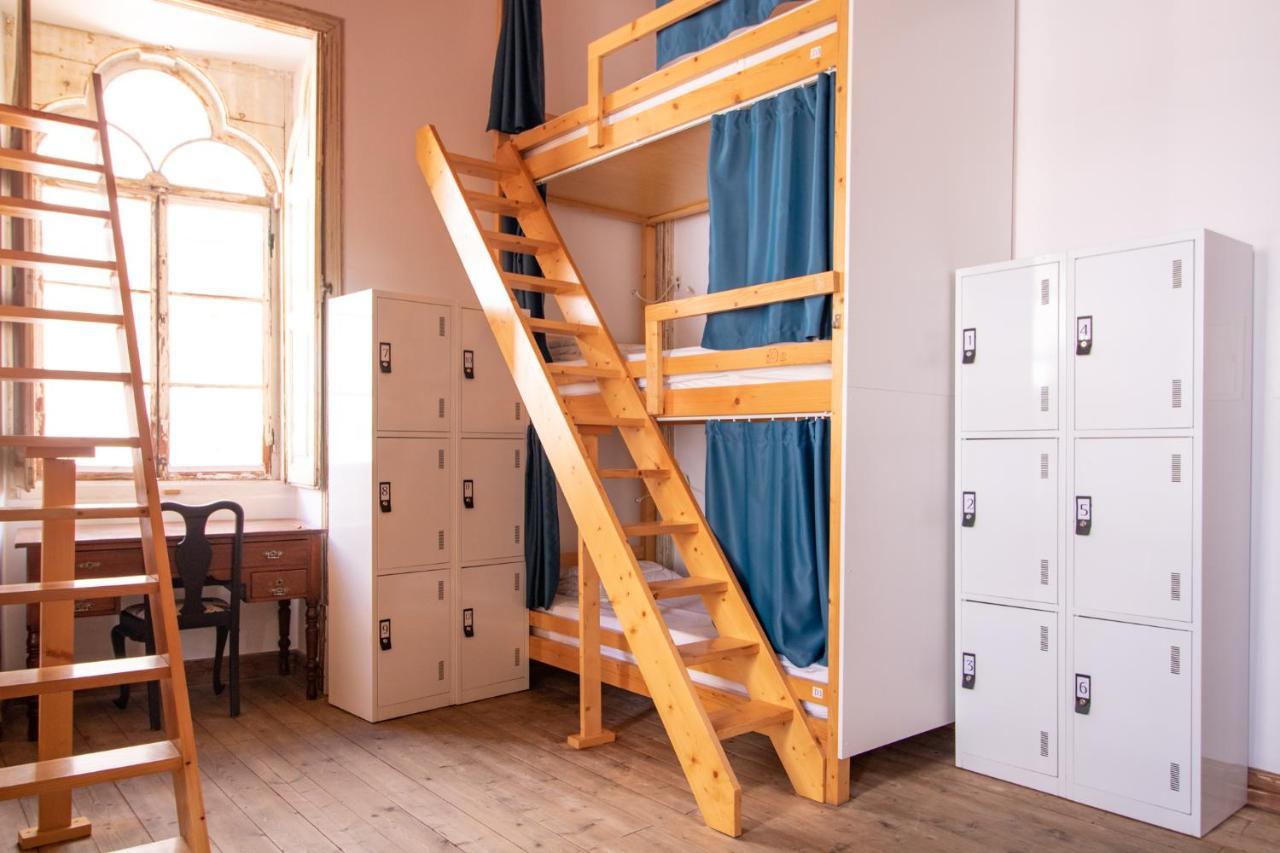Cama em Dormitório Misto com 6 Camas