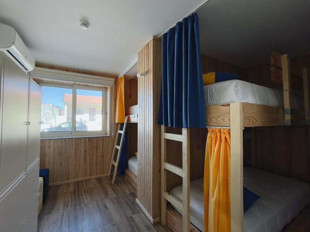 Quarto Quádruplo Económico com Casa de Banho Partilhada