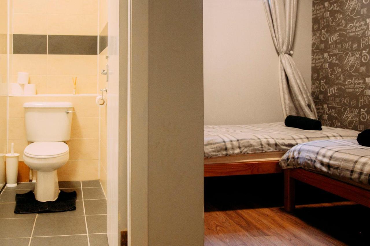 Chambre Lits Jumeaux avec Salle de Bains