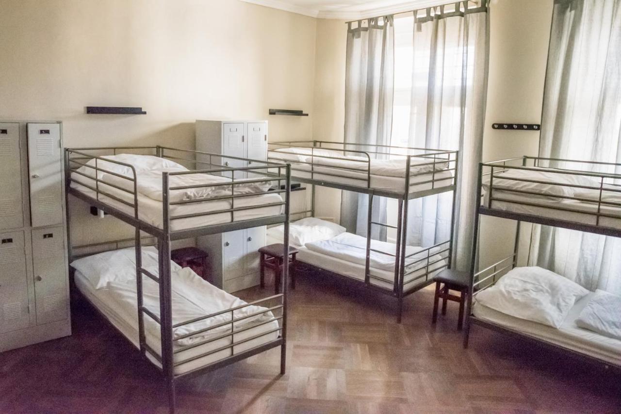 Bed 14-Bed Dormitory Room