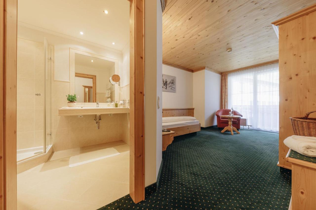 Single Room with Balcony,1117055031:JPEG