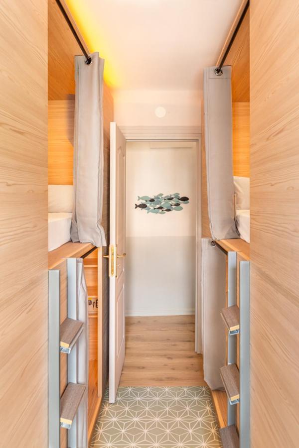 Bed 4-Bed Mixed Dormitory Room
