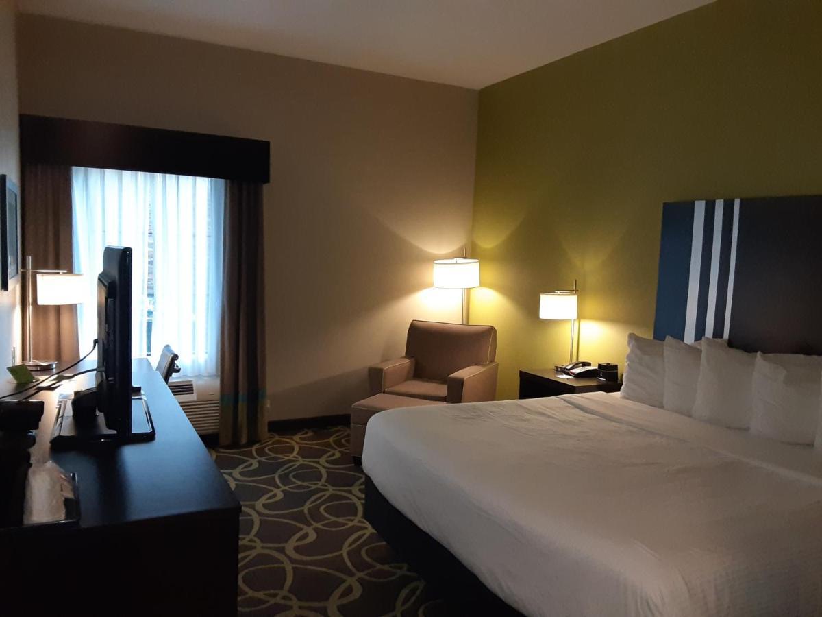 King Room with Sofa Bed - Mobility/Hearing Access - Non-Smoking