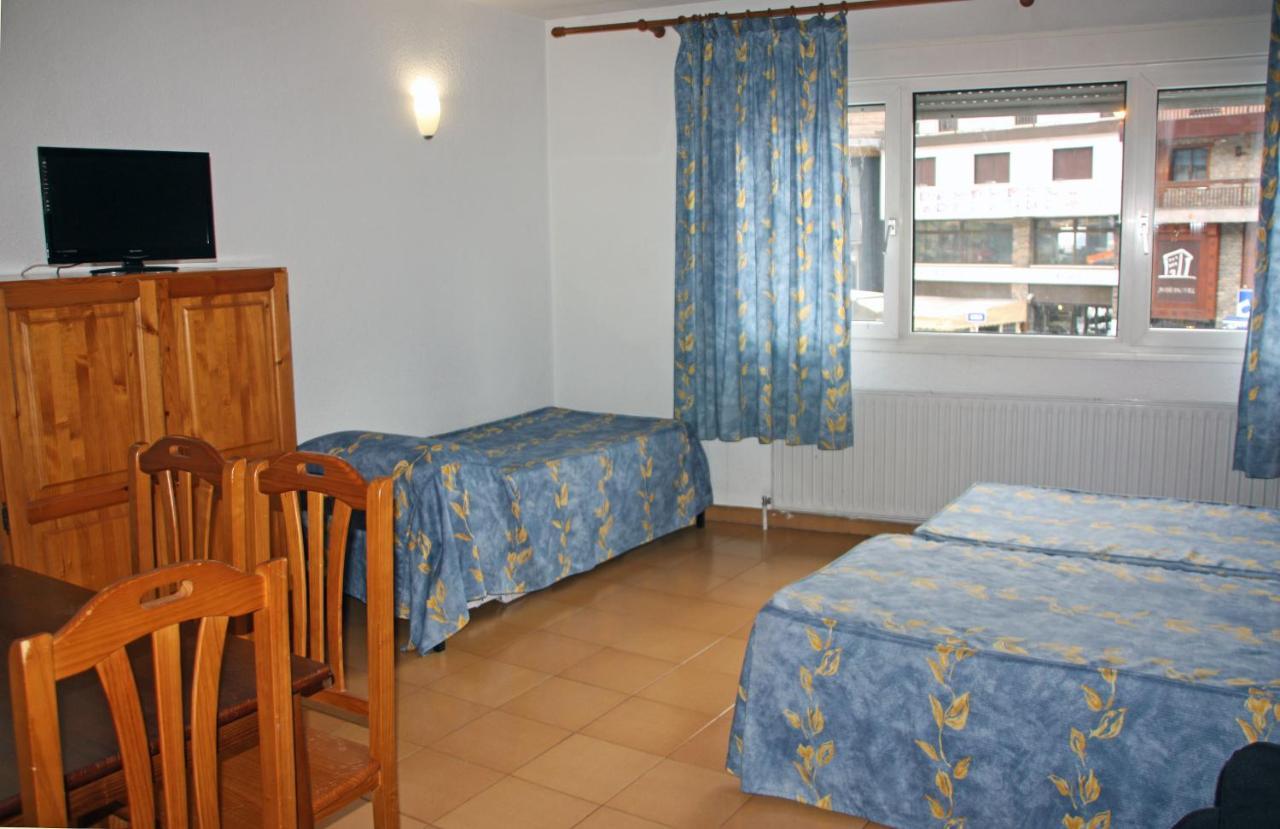 Studio (4 Adults),1131341460:JPEG