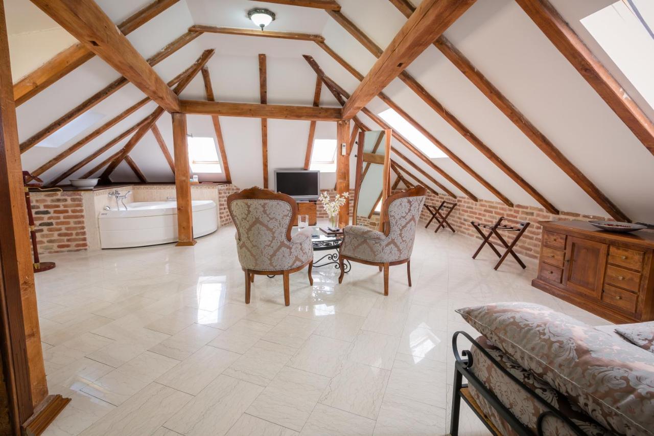 Deluxe Apartment (3 Adults),1137092779:JPEG