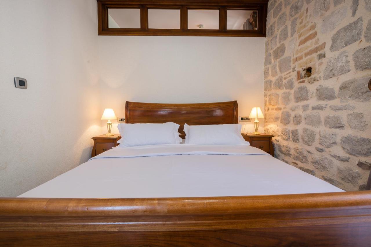 Luxury Two-Bedroom Apartment,1137095326:JPEG