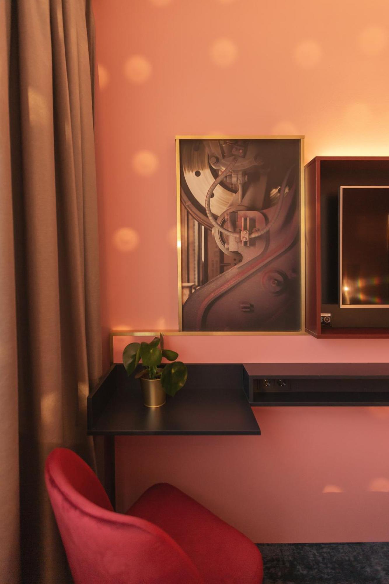 Standard Queen Room