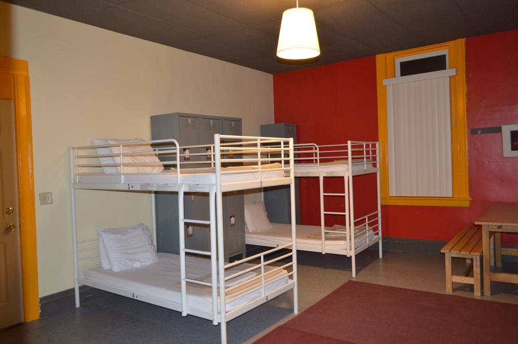 Single Bed in Mixed Dormitory Room