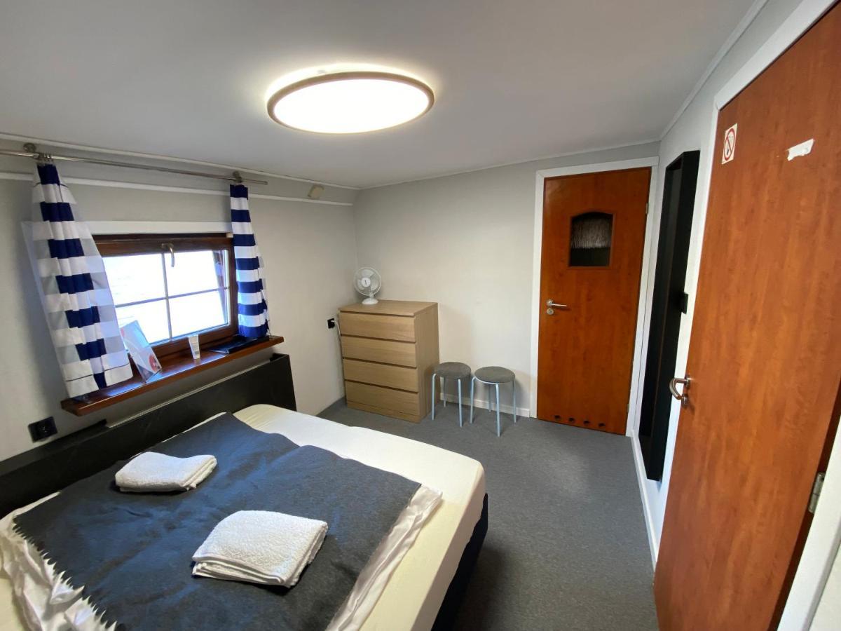 Cabin on boat with River view (2 adults)