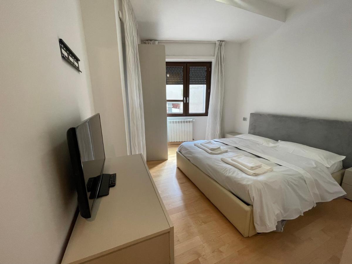 One-Bedroom Apartment,1142631511:JPEG
