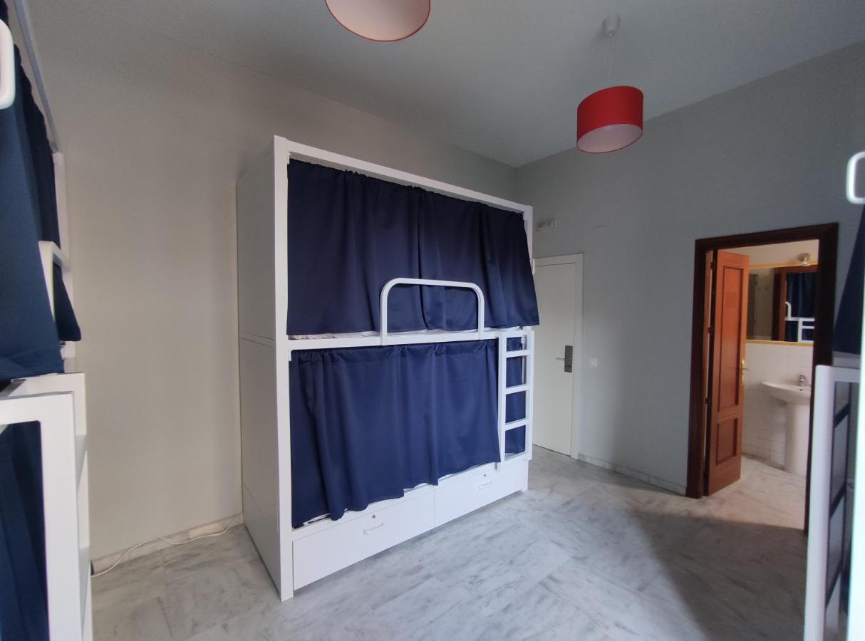 Bed 6-Bed Dormitory Room