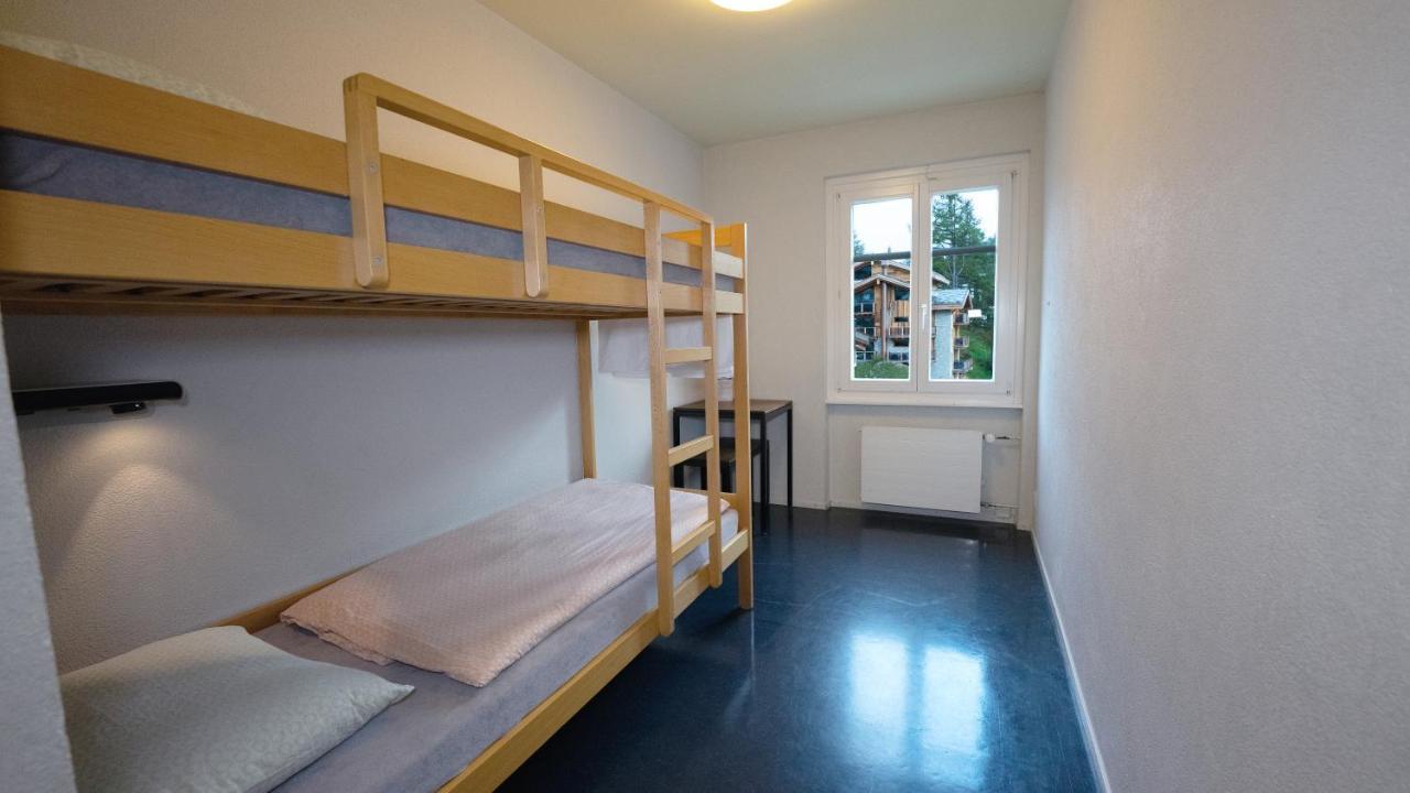 Chambre Lits Jumeaux avec Salle de Bains Commune