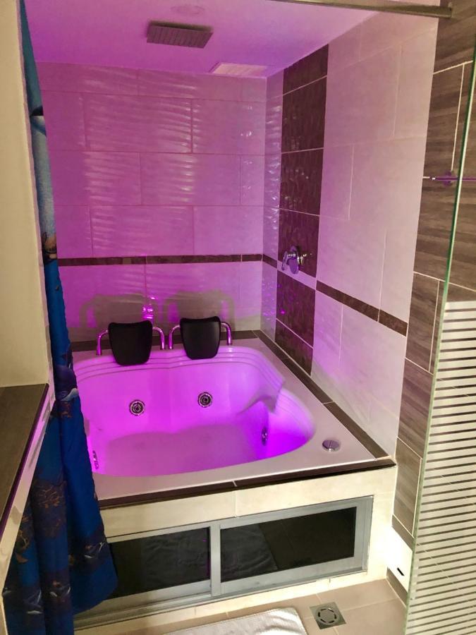 Queen Suite with Spa Bath,1383123788:JPEG