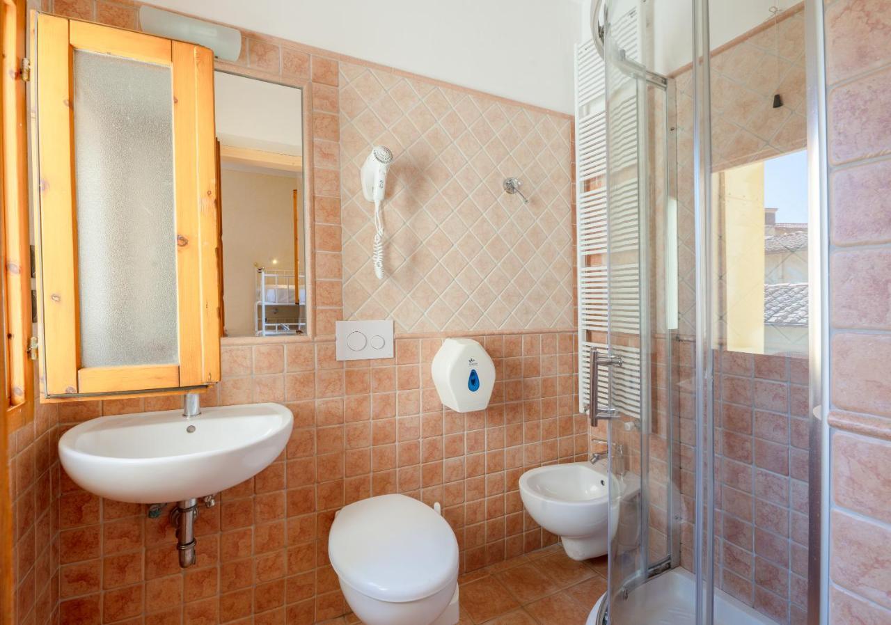 Camera Doppia con Letti Singoli con Bagno