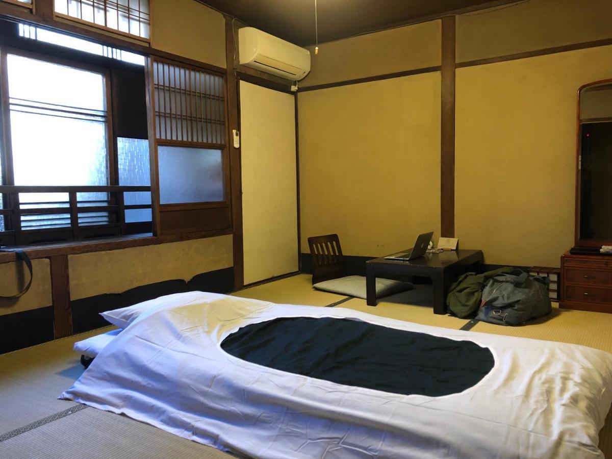 Chambre Lits Jumeaux de Style Japonais avec Salle de Bains Commune