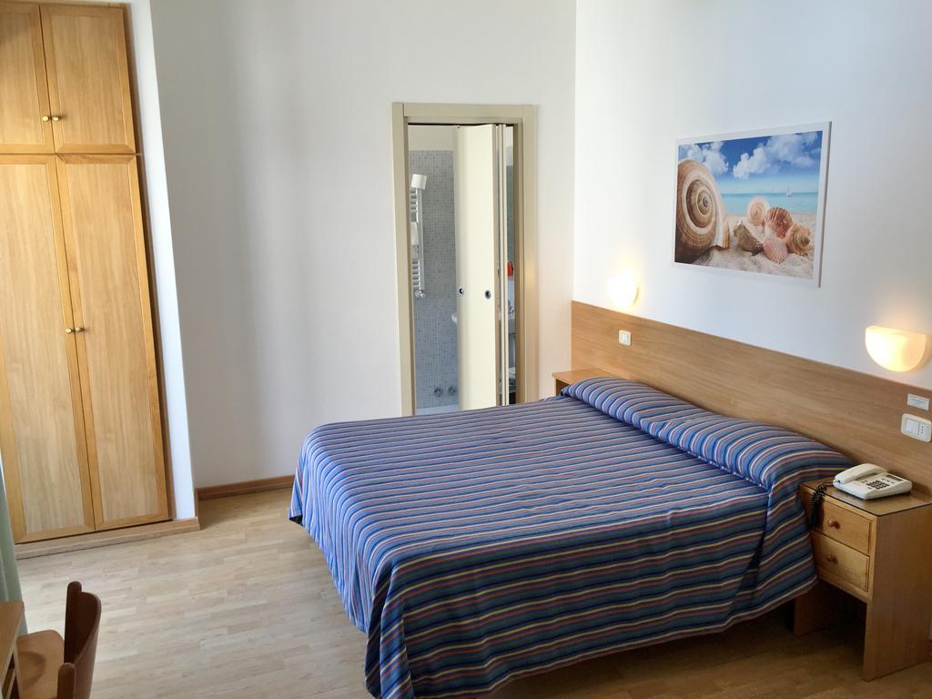 Quadruple Room,685684008:JPEG