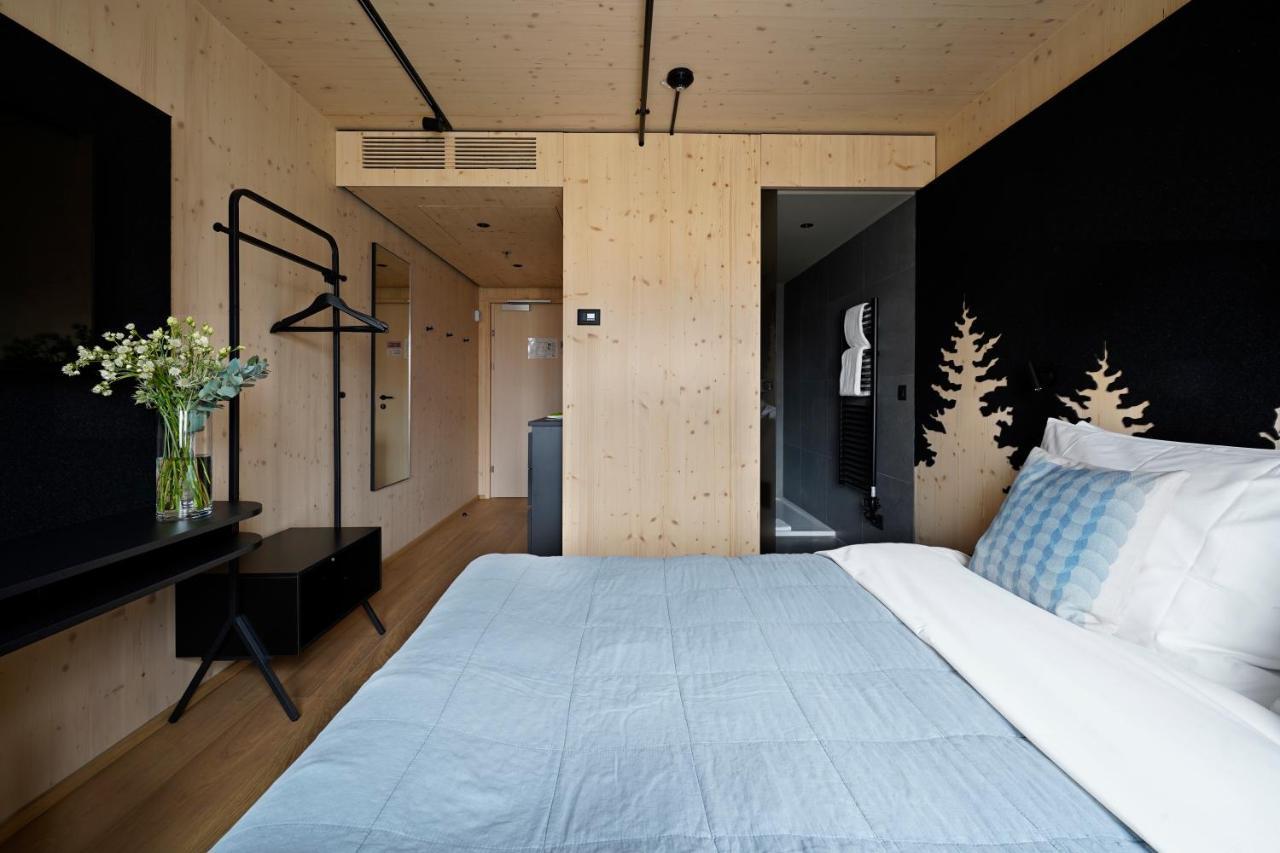 Medium Studio with Kitchenette,1188033919:JPEG