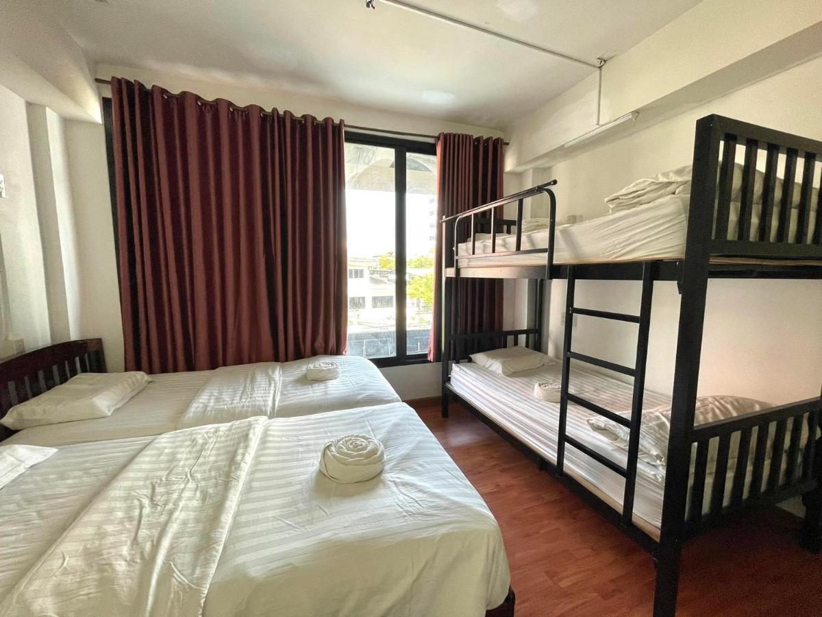 Family Room  (4 Adults)