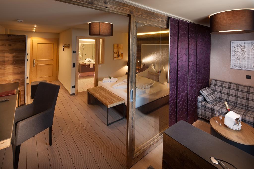 One-Bedroom Suite,169500381:JPEG