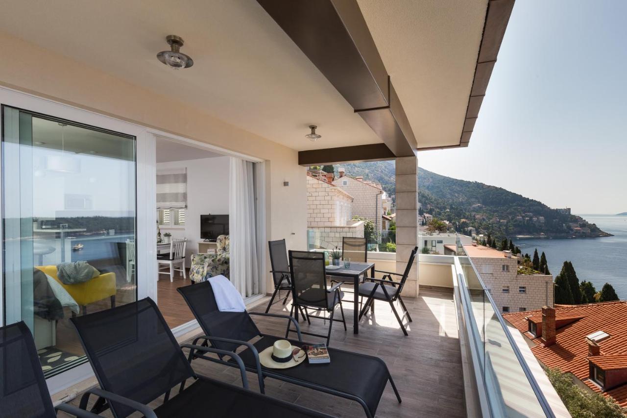 Studio Apartment with Terrace and Sea View