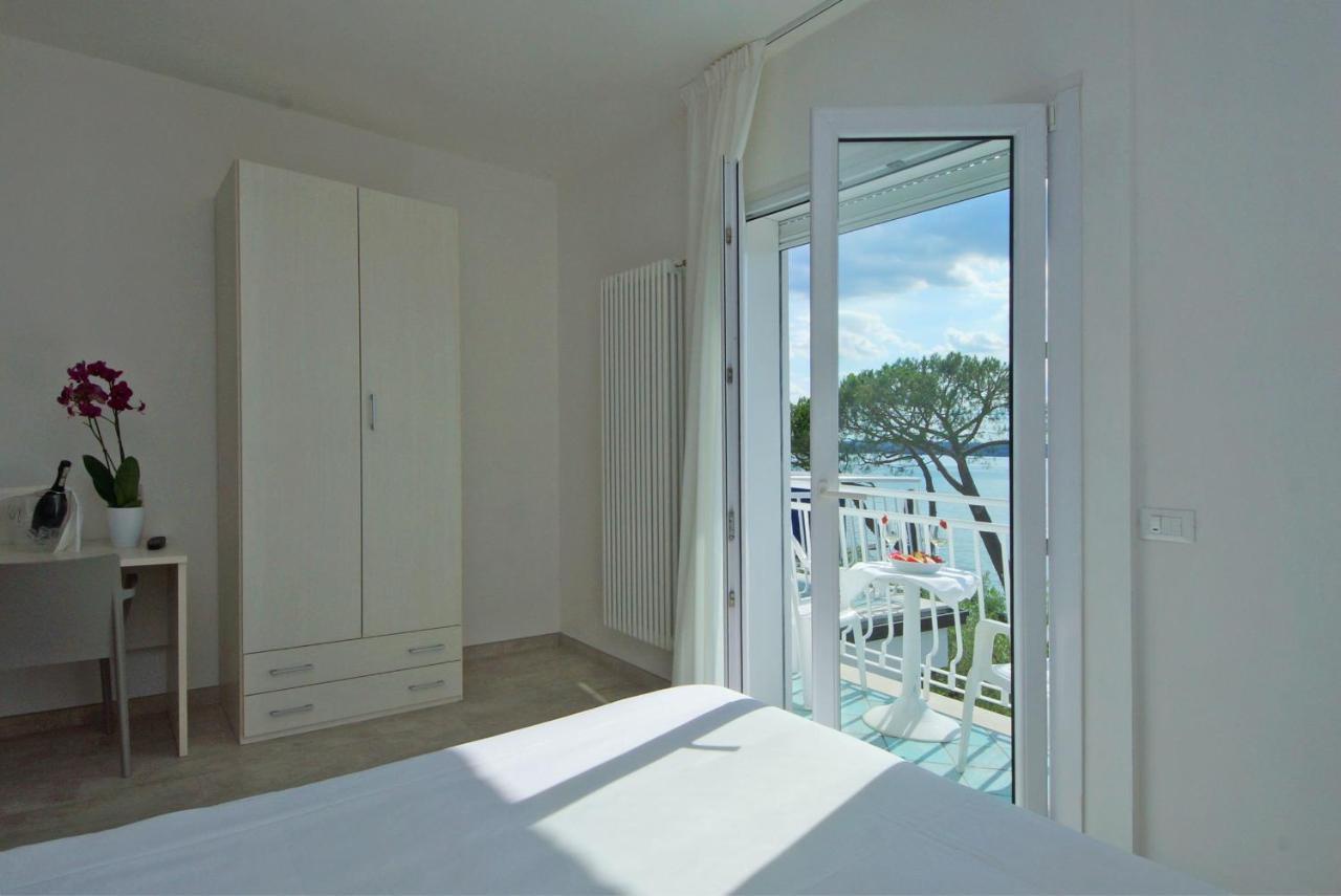Superior Double Room Balcony Facing Lake