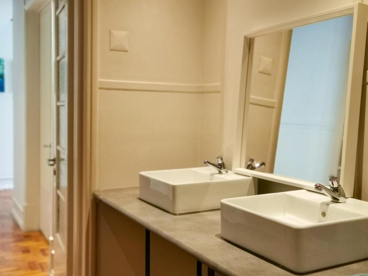 Cama em Dormitório Masculino com 8 Camas