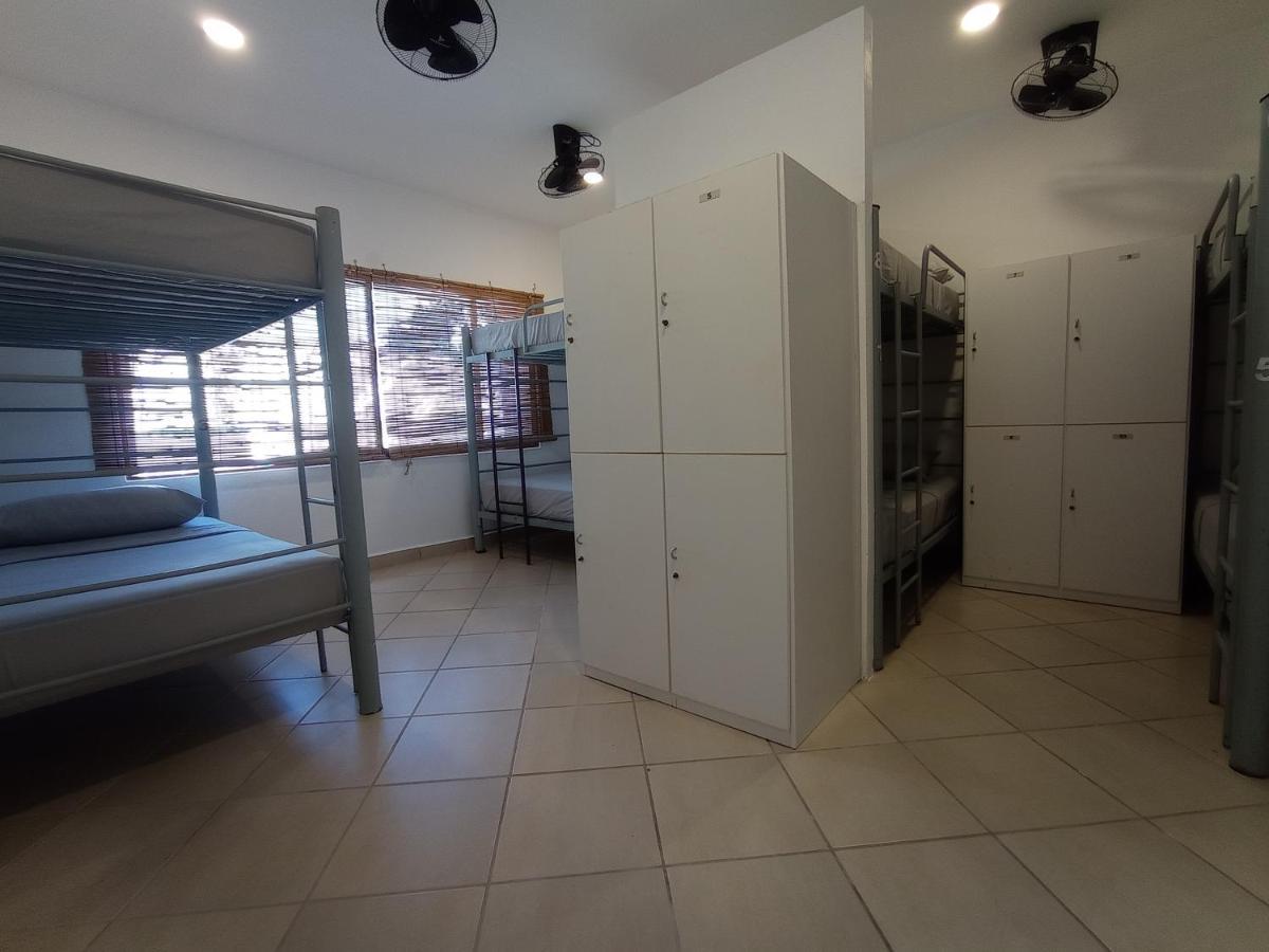 Cama em Dormitório Misto com 10 Camas