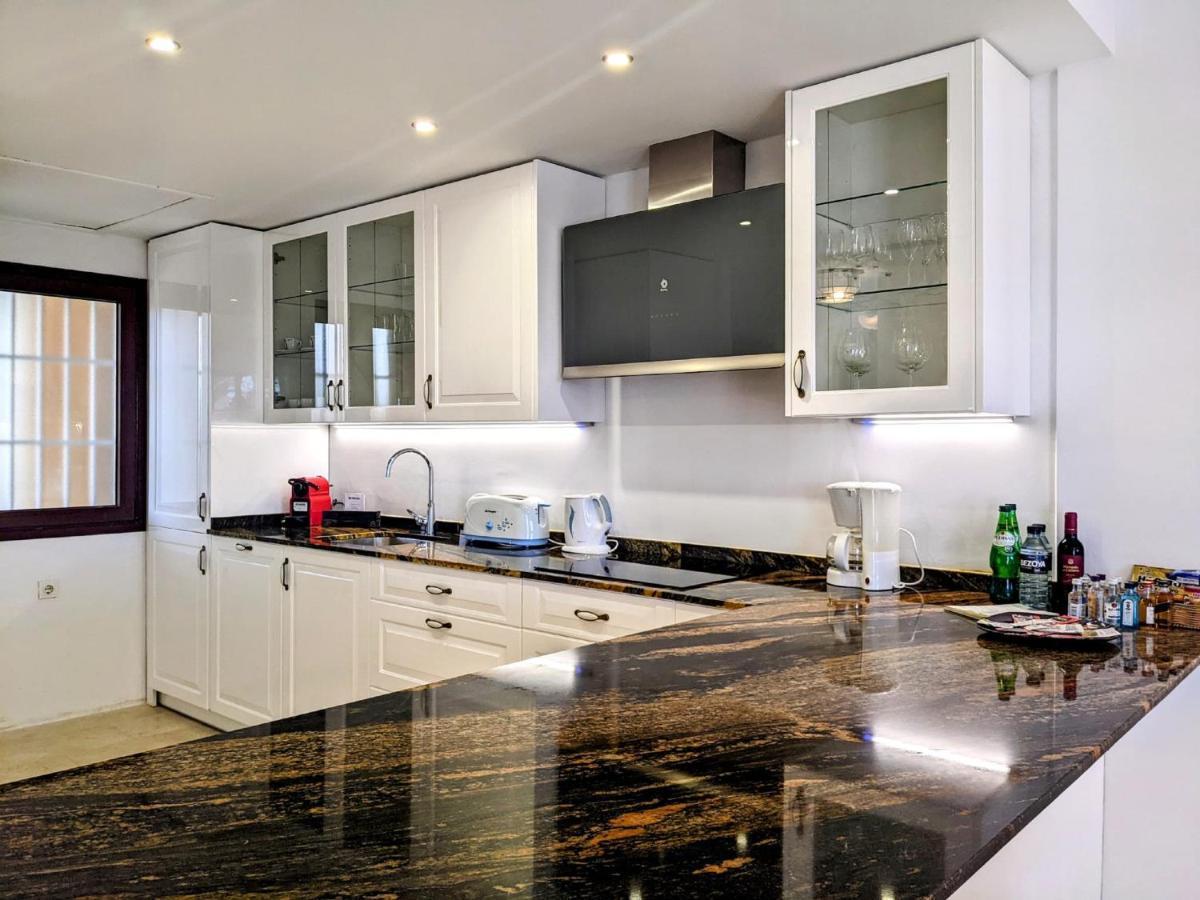 Superior One-Bedroom Apartment