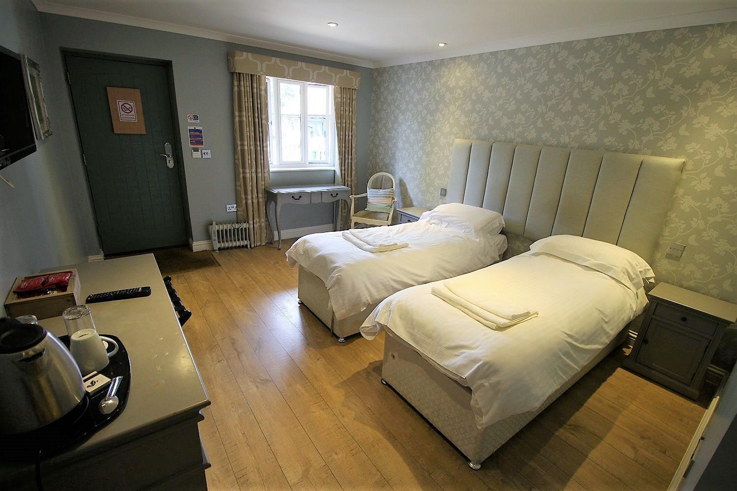 Twin Room with Shower