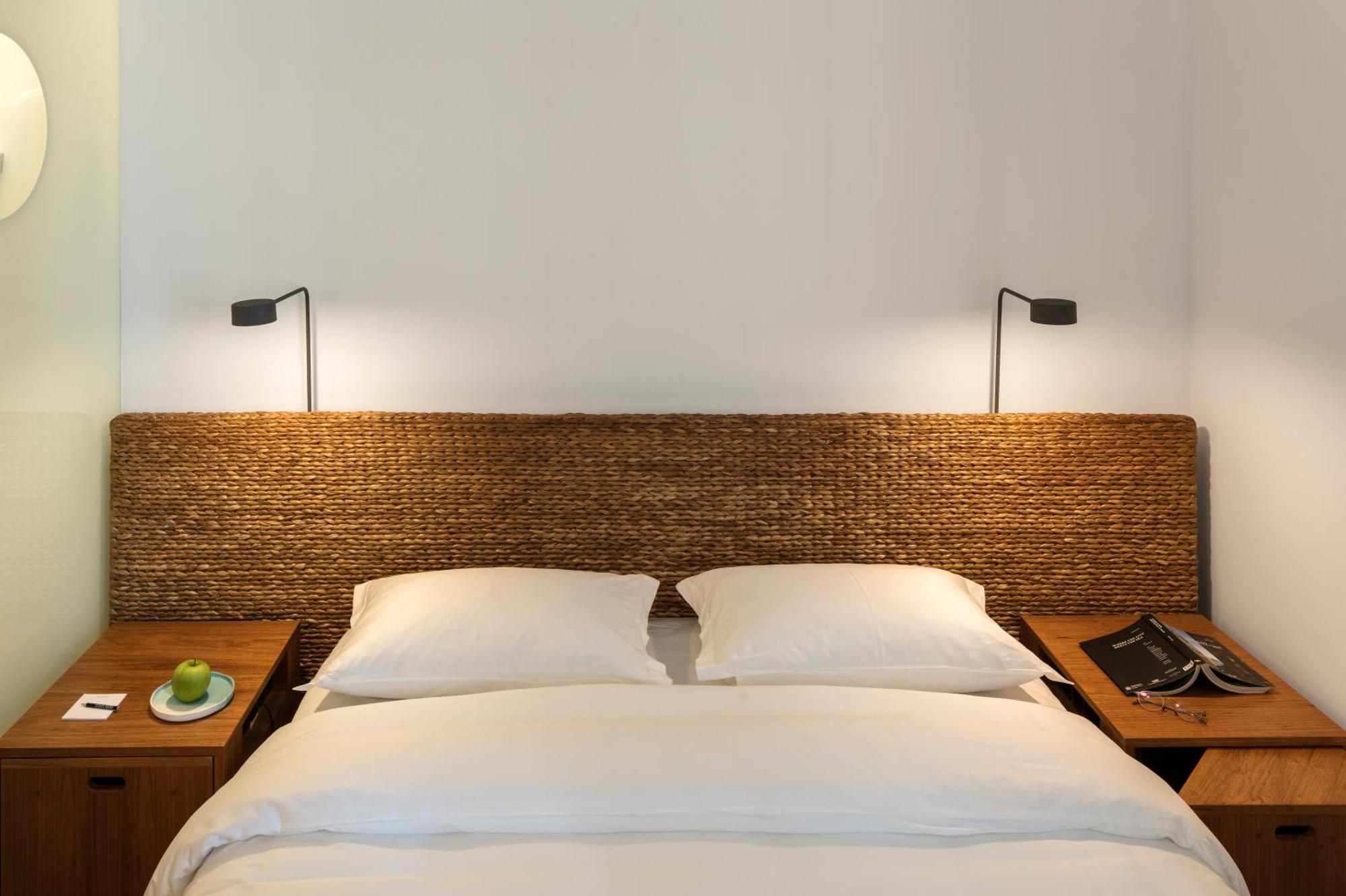 Habitación pequeña con vistas al interior